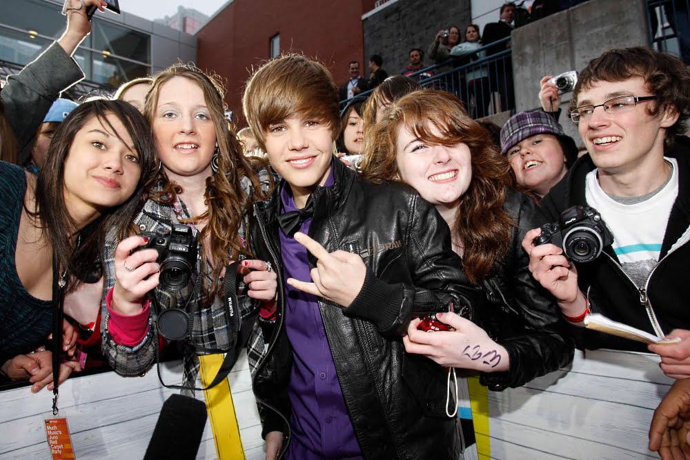 justin bieber pics 2010. Justin Bieber walked the red