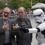 Englund and Henriksen pose for photos