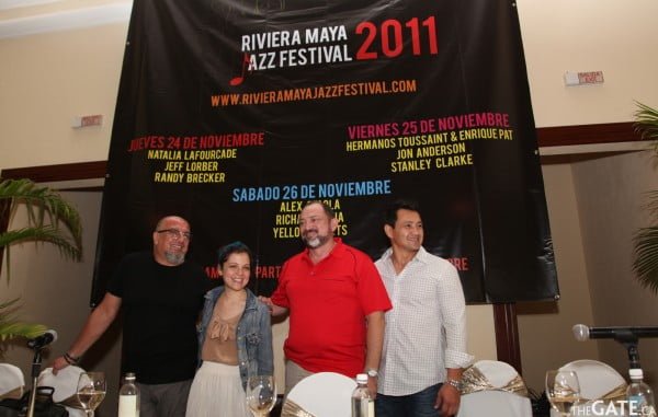 Natalia Lafourcade with organizers Natalia Lafourcade with organizers