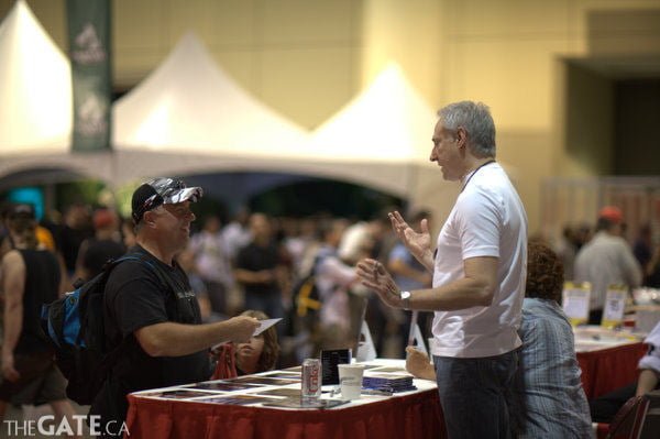 Actor Brent Spiner meets a fan at the 2008 Fan Expo