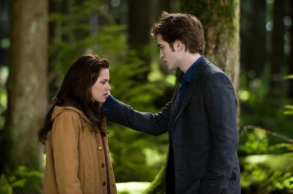 Kristen Stewart and Robert Pattinson in The Twilight Saga: New Moon