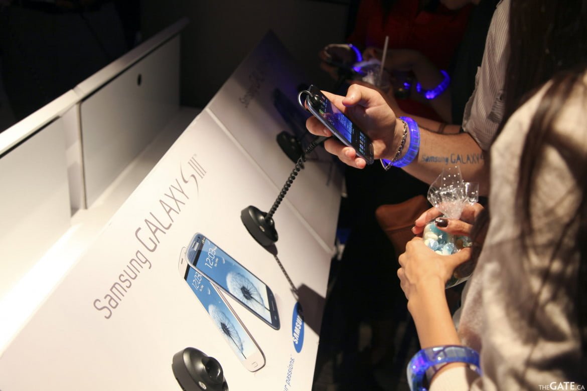 Users test the new Samsung Galaxy SIII