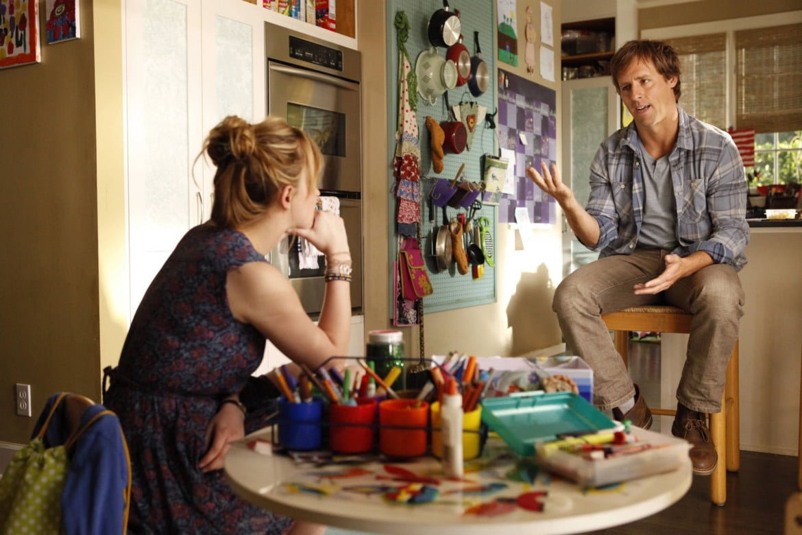 Kate (Dakota Johnson) and Ben (Nat Faxon)