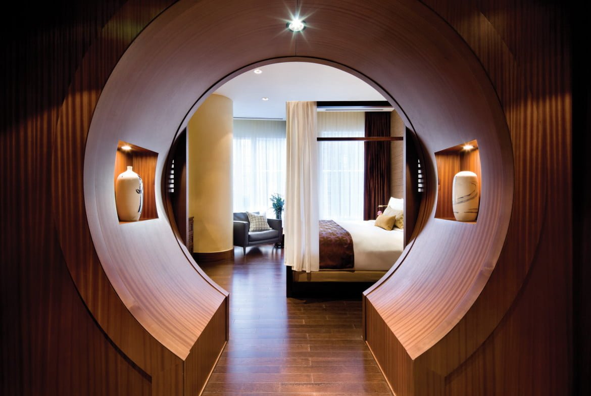 Shangri-La Suite - Moongate