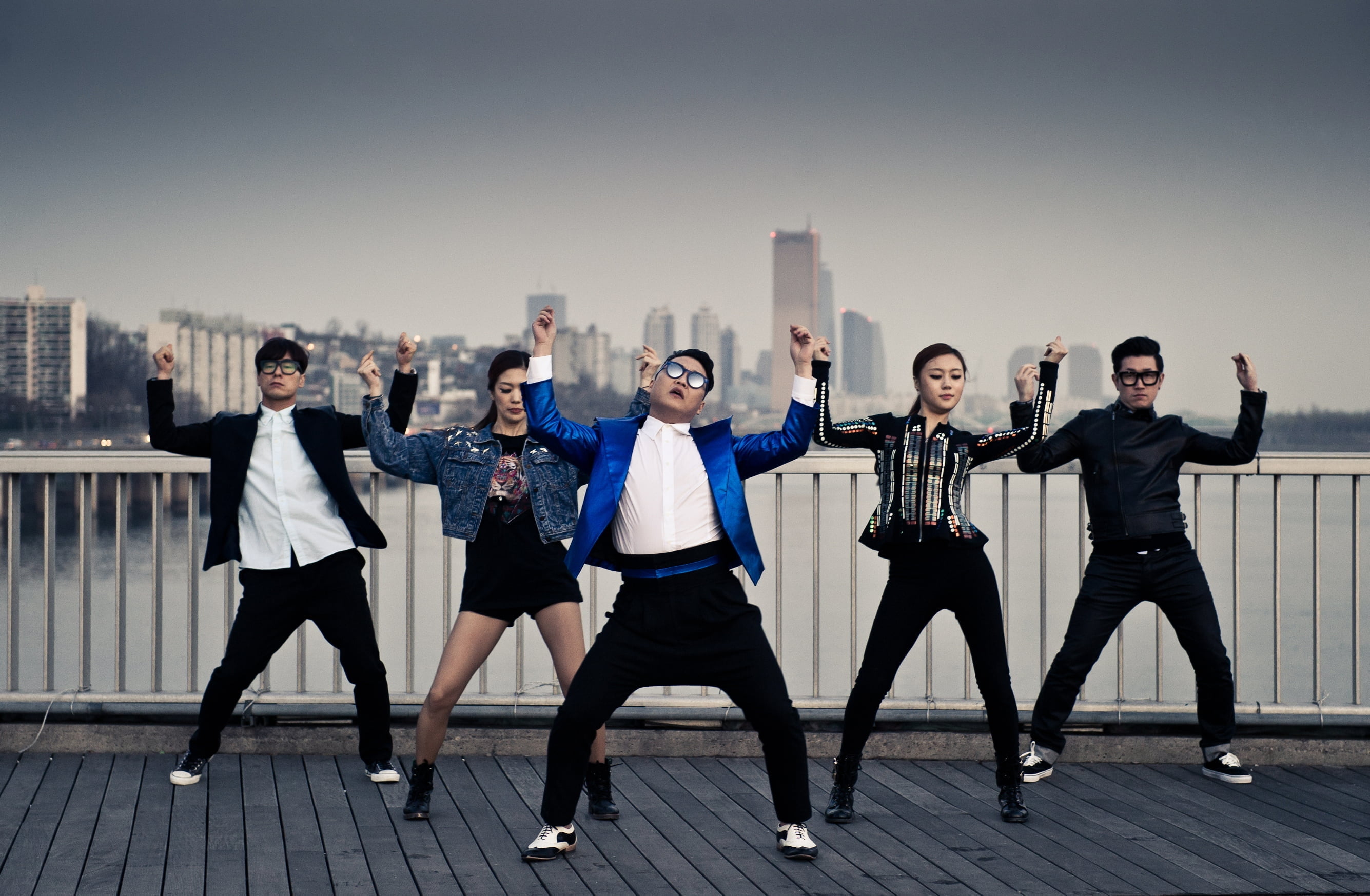 Корейский танец песня. Псай певец. Псай 2012. Корейские группы Psy. Гангнам стайл певец.