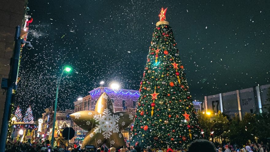 Universal’s Holiday Parade featuring Macy’s
