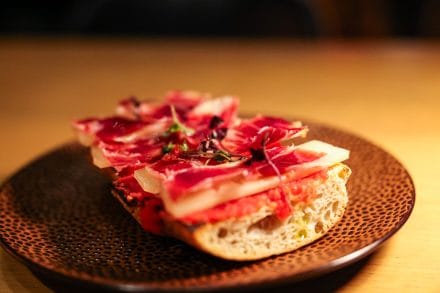 Pan con Tomate
