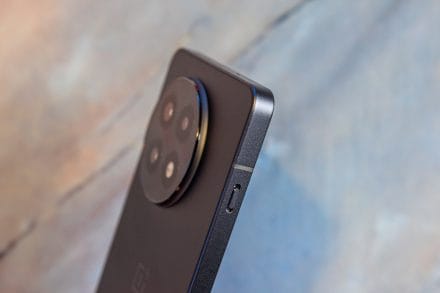 Rounded corners of the OnePlus 13R