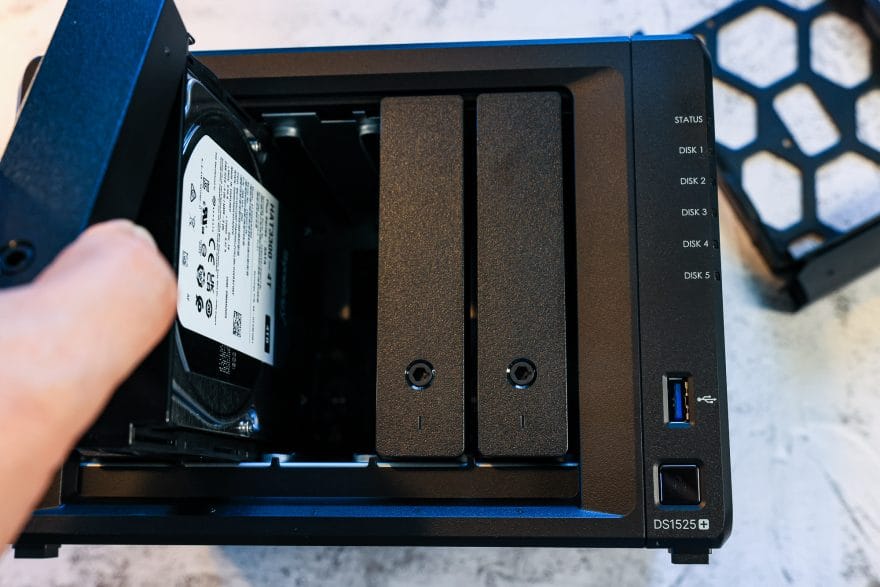 Synology DS1525+